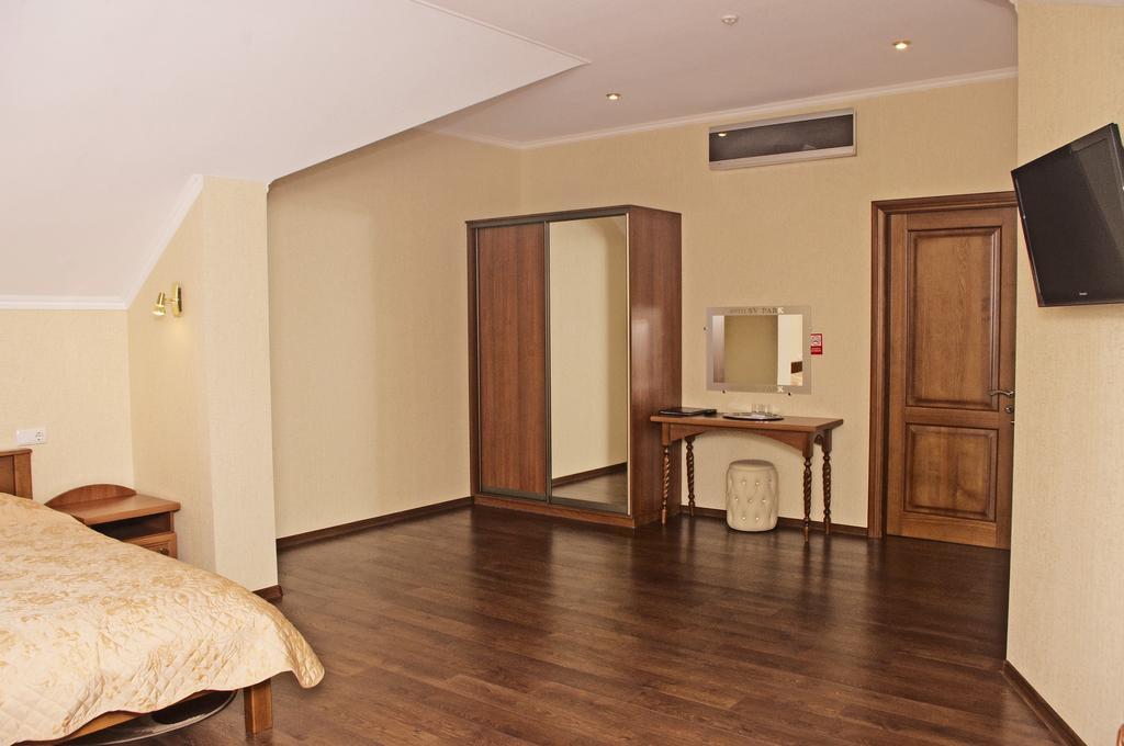 Sv Park Hotel คาร์คิฟ ภายนอก รูปภาพ